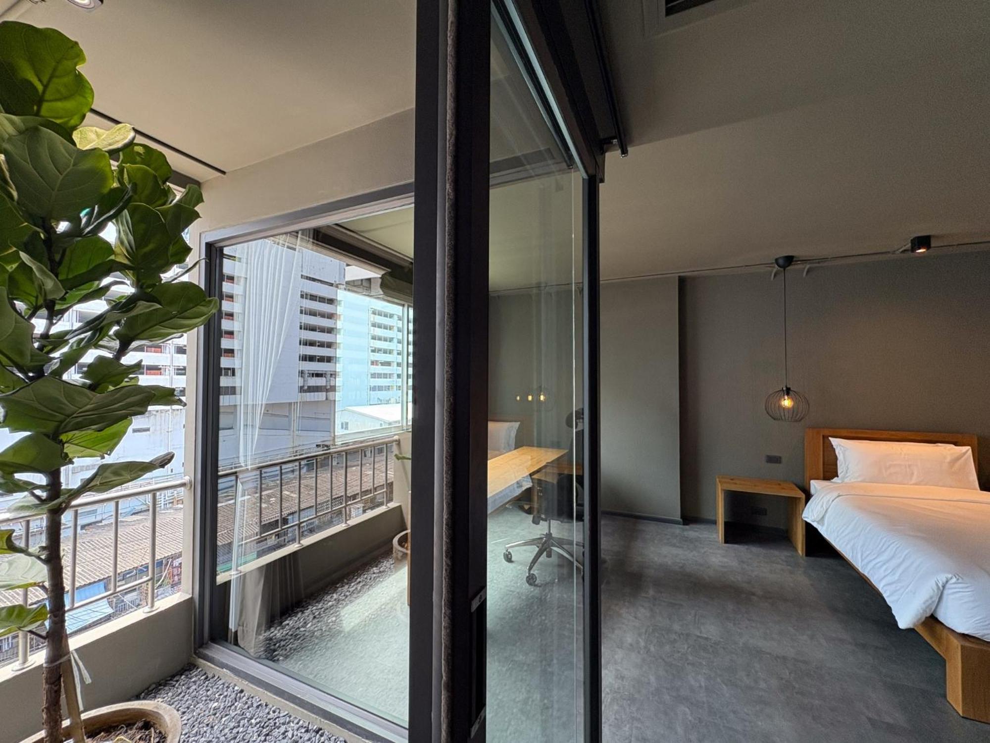 Centric Place Hotel Bangkok Bagian luar foto
