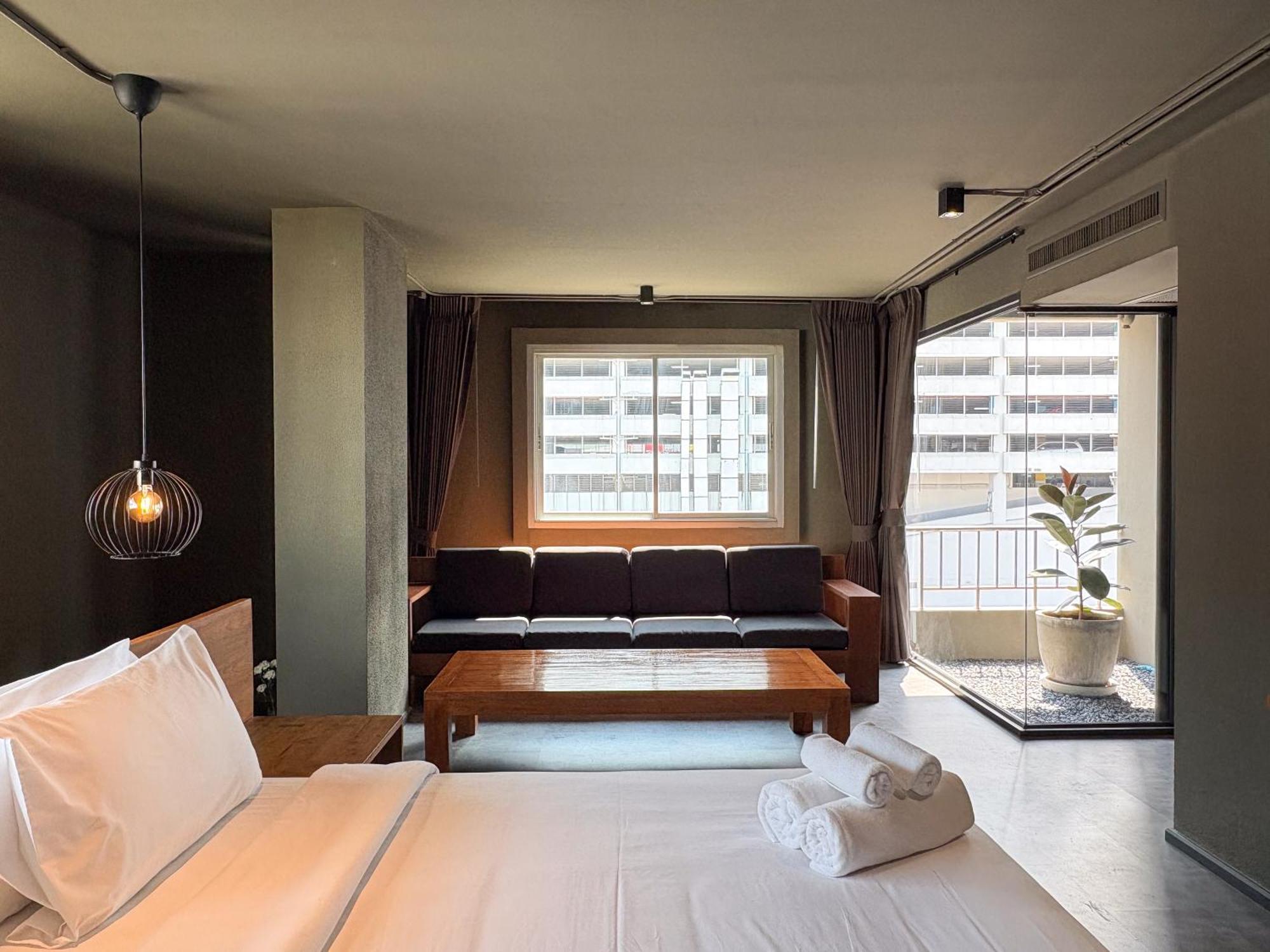 Centric Place Hotel Bangkok Bagian luar foto