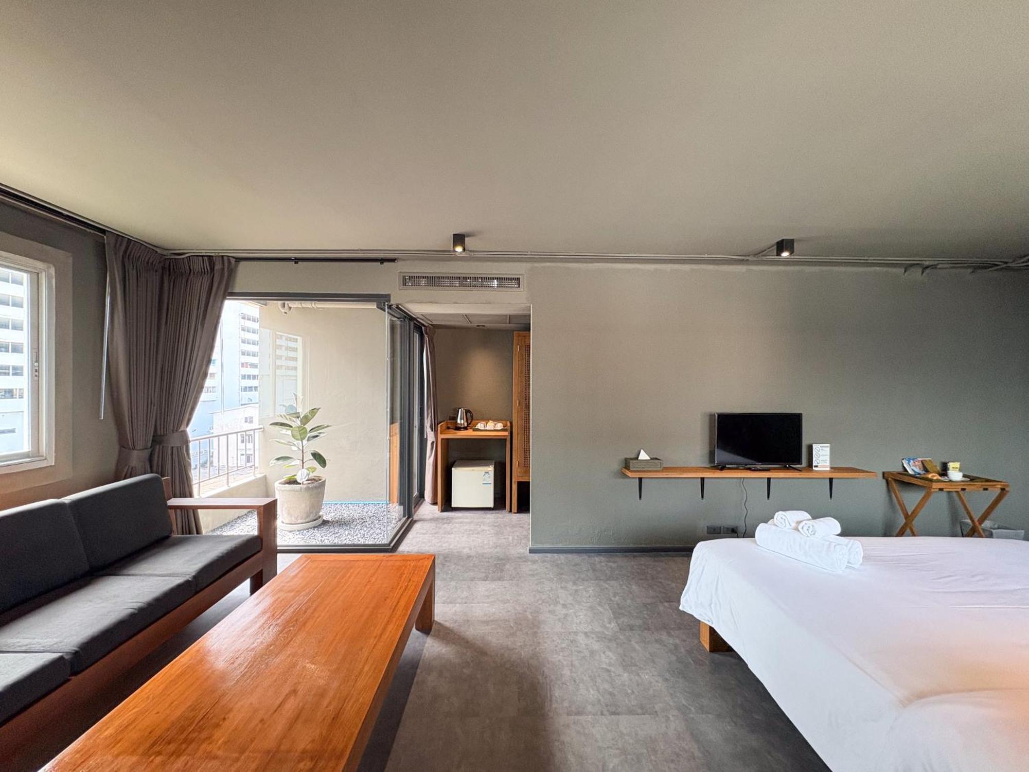 Centric Place Hotel Bangkok Bagian luar foto