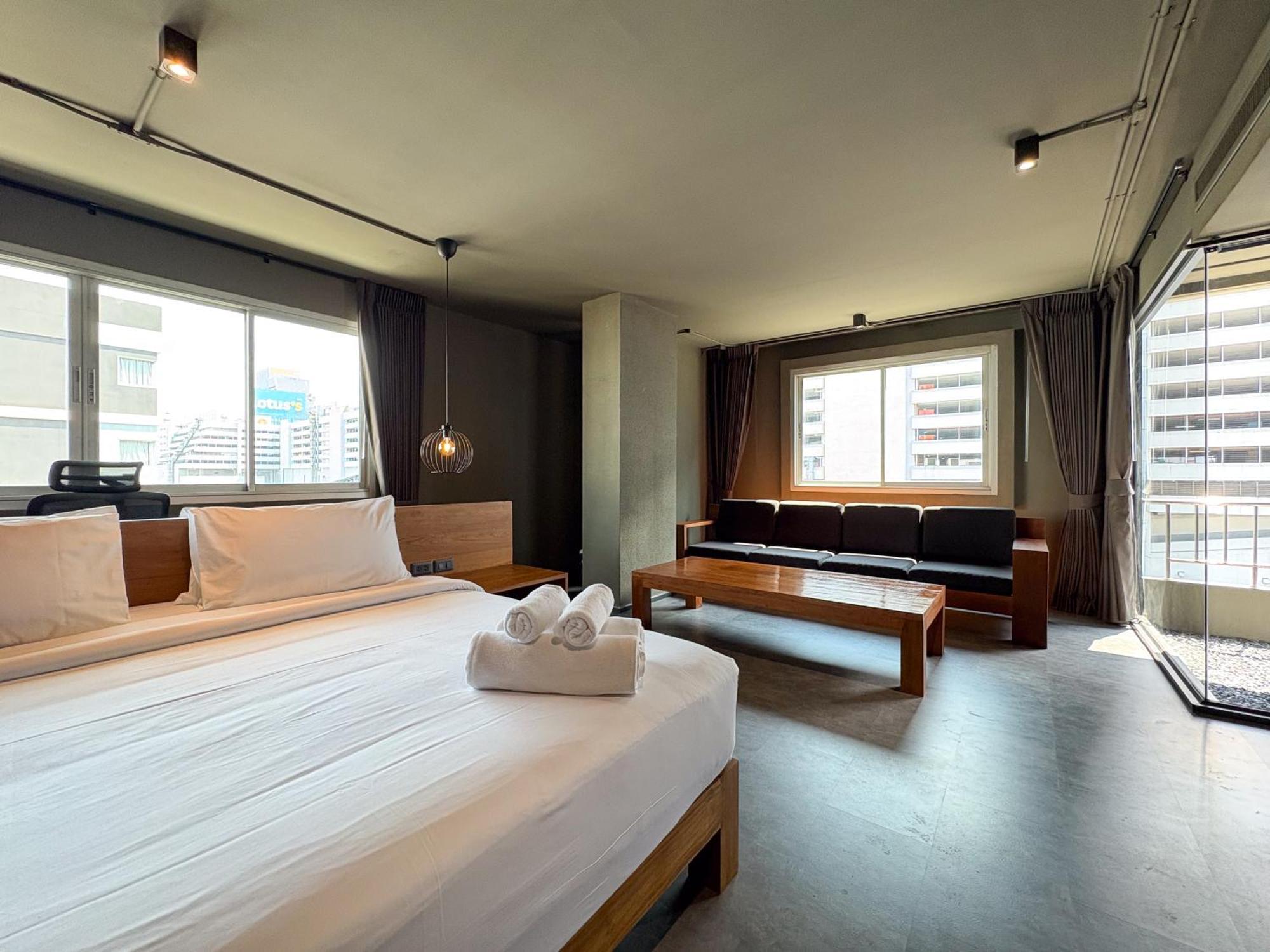 Centric Place Hotel Bangkok Bagian luar foto