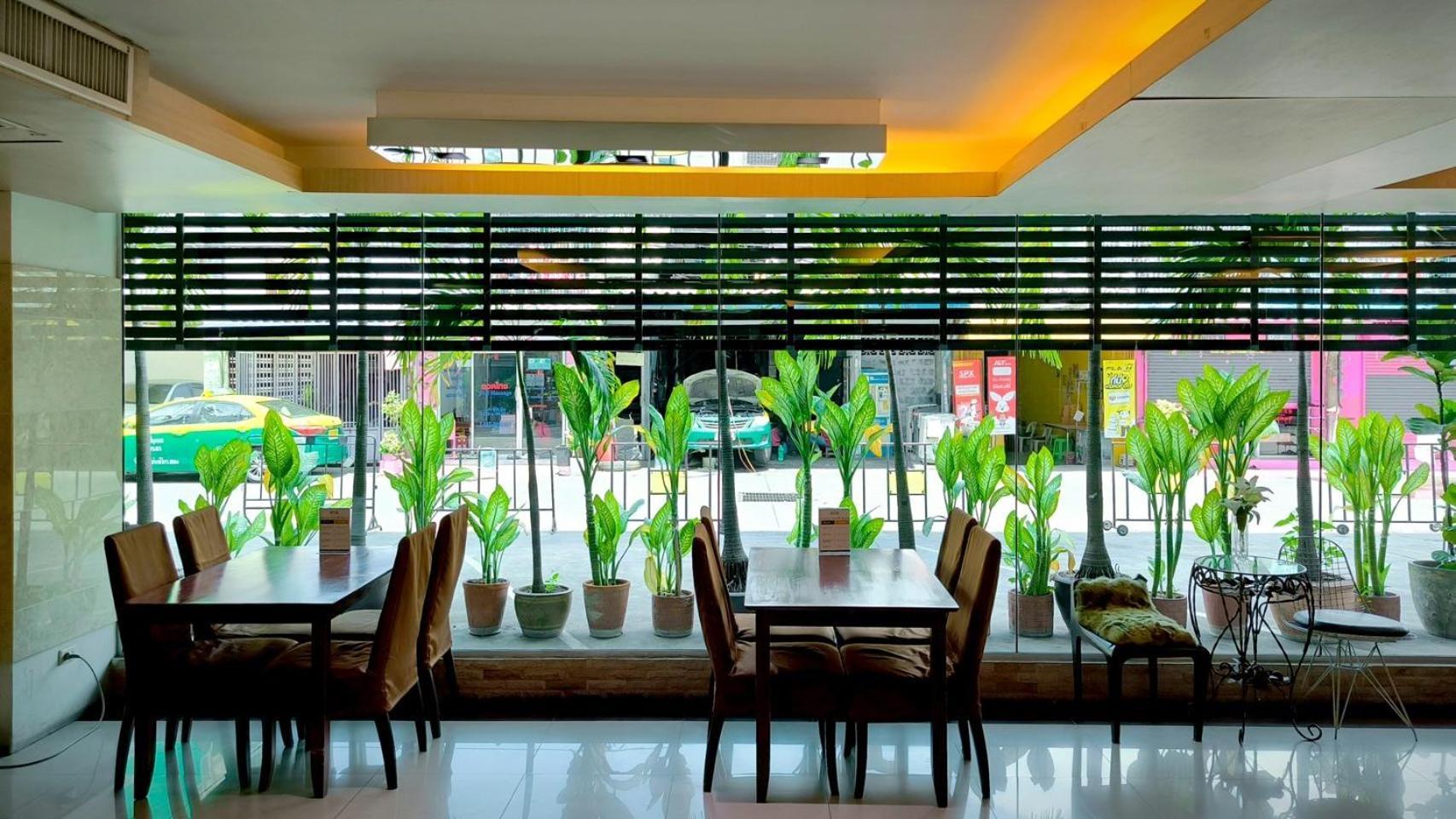 Centric Place Hotel Bangkok Bagian luar foto